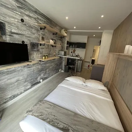 Studio Pigalle Апартаменты *